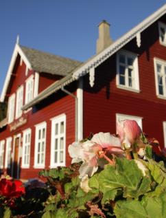 Visnes administrasjonsbygning og kafe