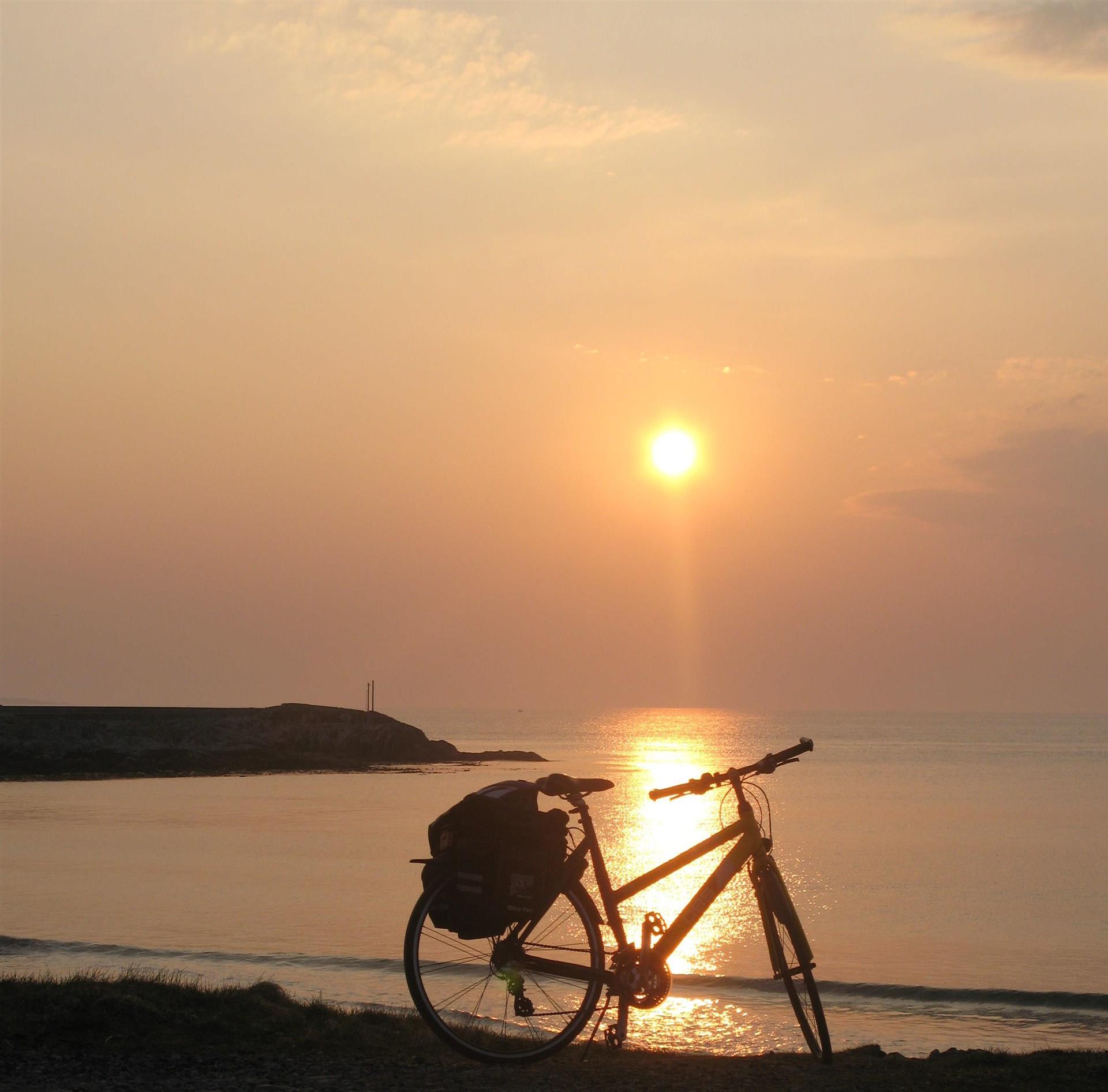 Sykkel i solnedgang