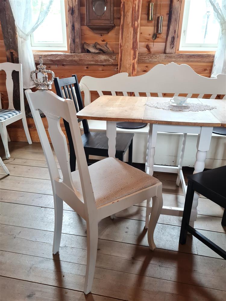 Inne fra Badehuset kafe - Klikk for stort bilde